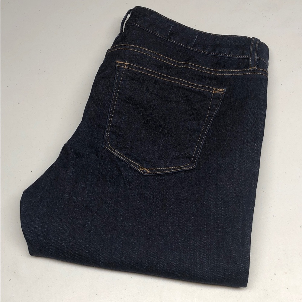 LIKE NEW GAP 1969 CURVY PROFILE FLARE JEANS 31x30 ⭐️